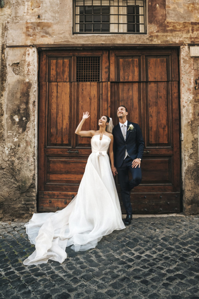 Fotografo di matrimonio a Roma: passeggiare a Trastevere
