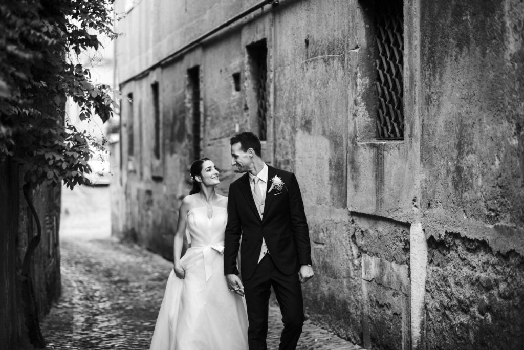 Fotografo di matrimonio a Roma: passeggiare a Trastevere